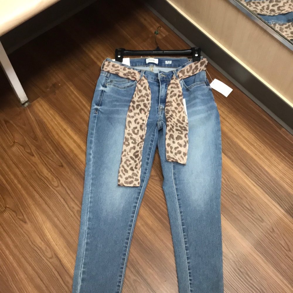 Light Blue Women's Slim Jeans with Leopard Tie Belt